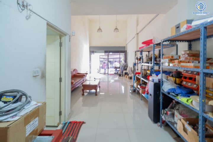 *****อาคารพาณิชย์มือสองย่านกรุงเทพฯ ม.บี อเวนิว วัชรพล เนื้อที่ 18 ตร.ว. ฟังก์ชัน 3 ห้องนอน 3 ห้องน้ำ ที่จอดรถ 1 คัน Home Office จากผู้พัฒนาโครงการที่มีชื่อเสียง Sansiri บนทำเลเดินทางสะดวก ใกล้จุดขึ้น-ลงทางด่วนสุขาภิบาล 5